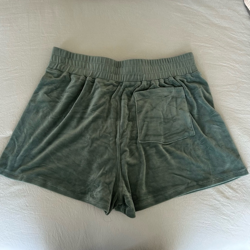 Hollister Ultra High Rise Shorts - Picture 2 of 5
